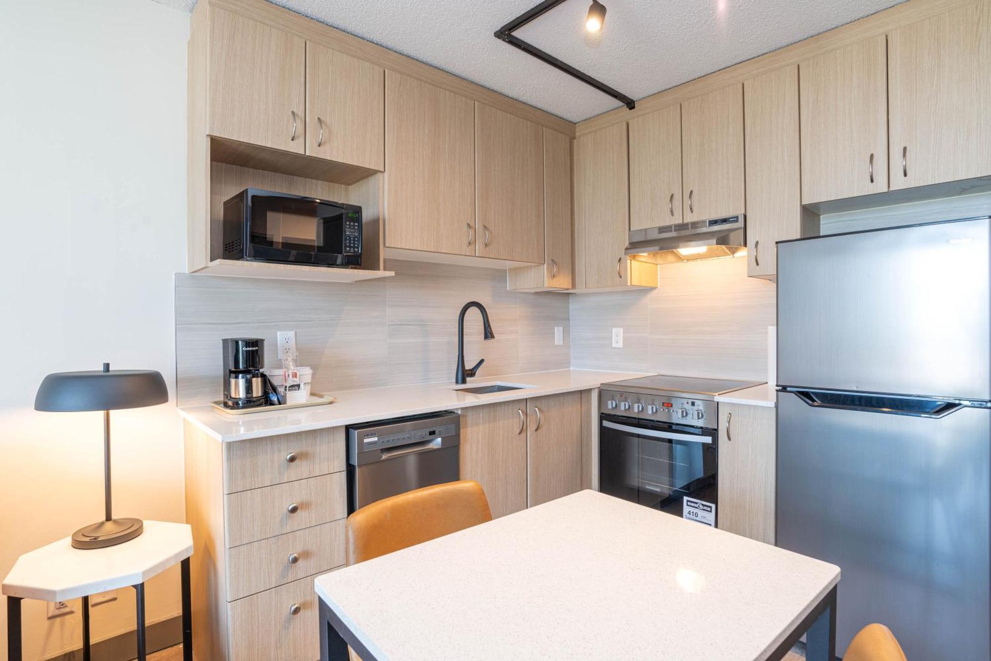 Sandman Suites Vancouver On Davie Dış mekan fotoğraf